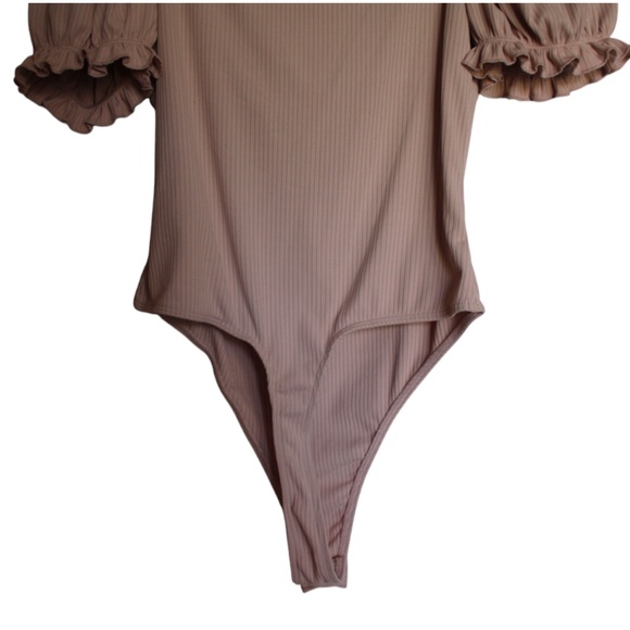 ASTR The Label Women Sweetheart Neck Ruched Rib Knit Bodysuit Puff Sleeve Size L - Picture 8 of 9